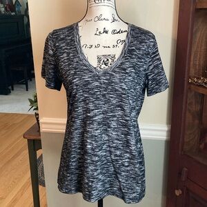 Gap heathered black and white v-neck Tshirt